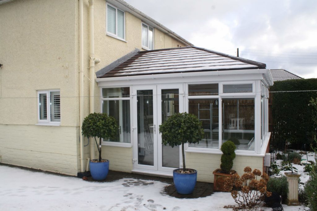 Warmer tiled roof in black