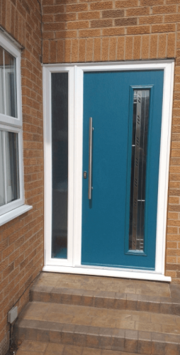 Solidor door with sidelight